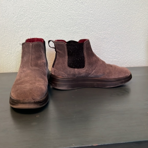 Hey Dude Suede Chelsea boots. - Picture 3 of 5